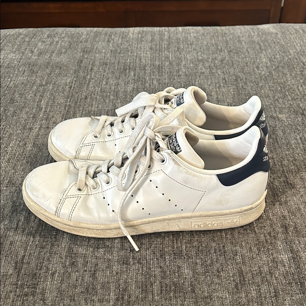 Adidas Women’s Stan smith sneakers size 8.5  White and navy